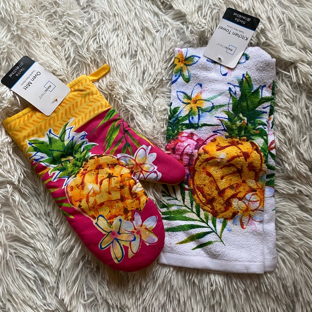 Hand kit and towel for kitchen with pineap…